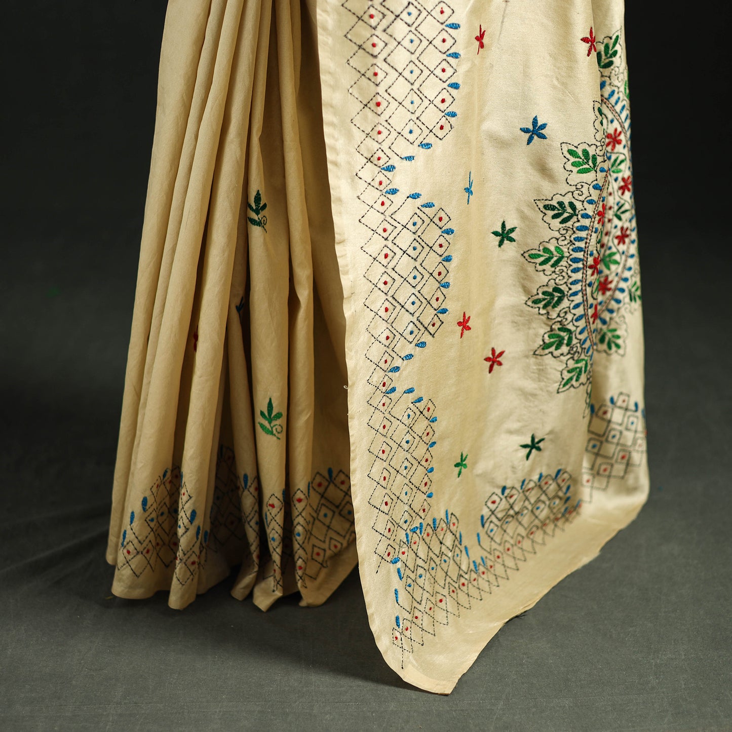 Hand Embroidered Silk Saree 39