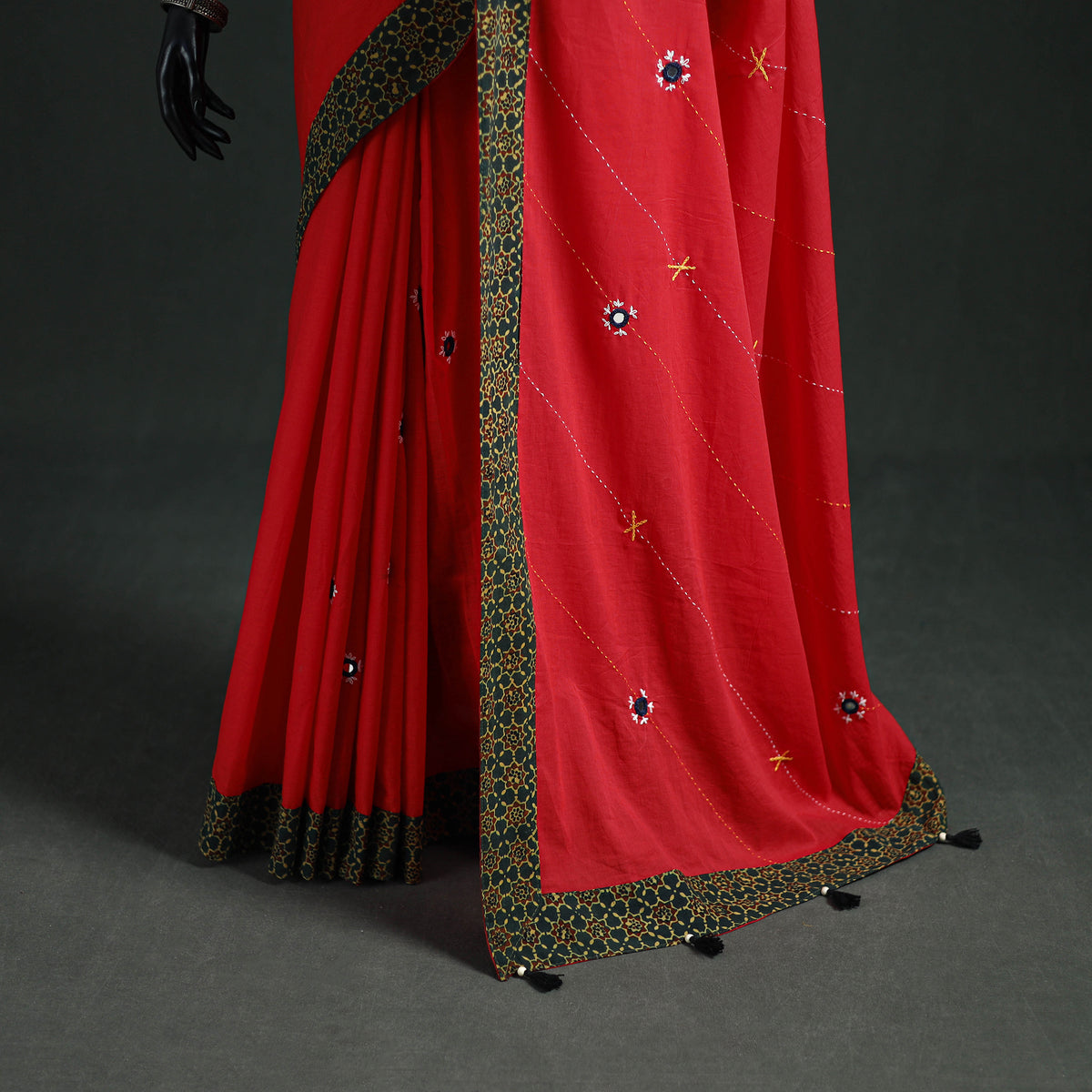 Tagai & Mirror Embroidered Ajrakh Patchwork Pure Mul Cotton Saree with Blouse Piece 02