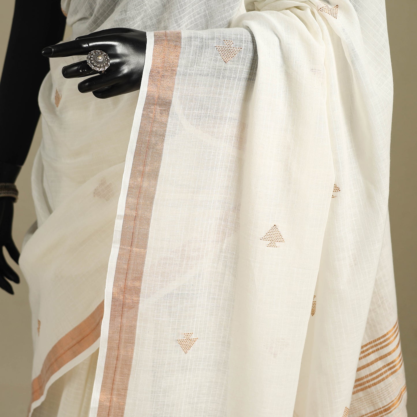 White - handloom cotton zari buti phulia jamdani saree 12