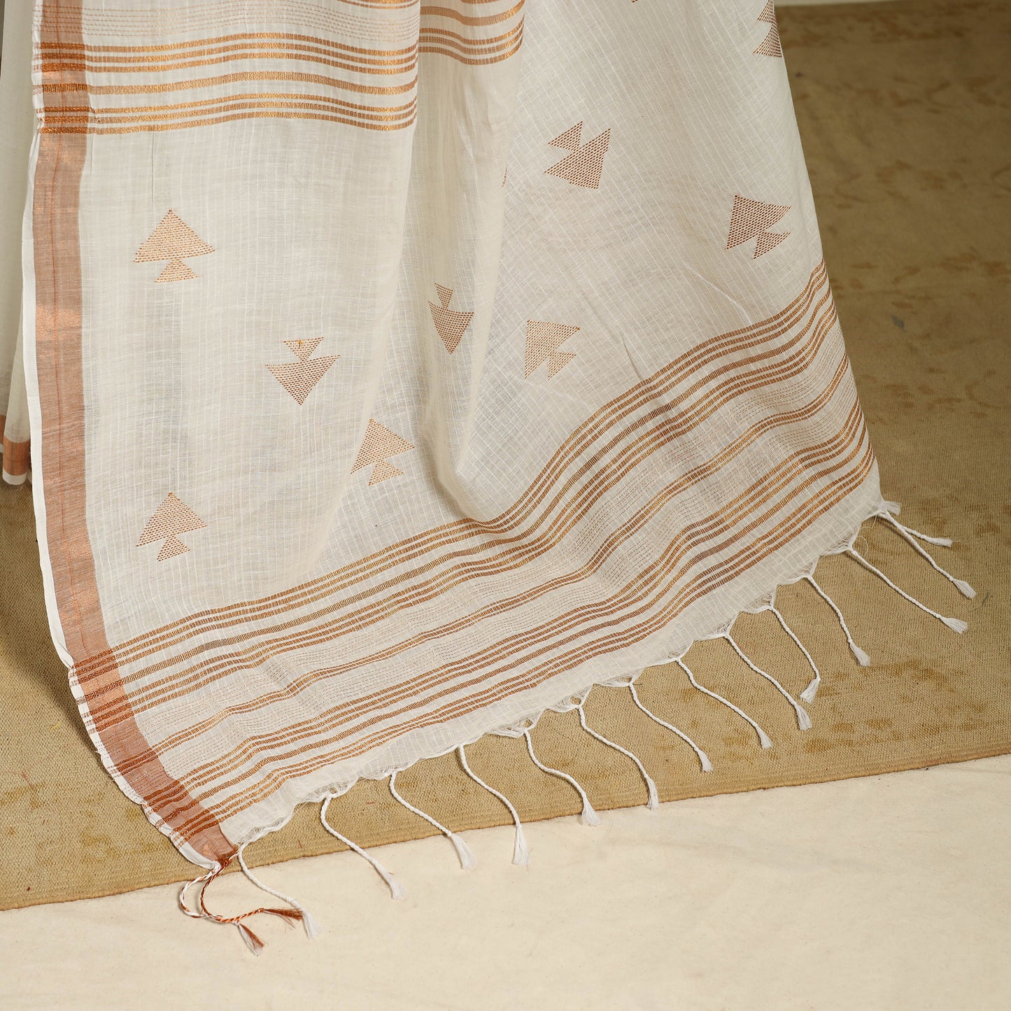 White - handloom cotton zari buti phulia jamdani saree 12