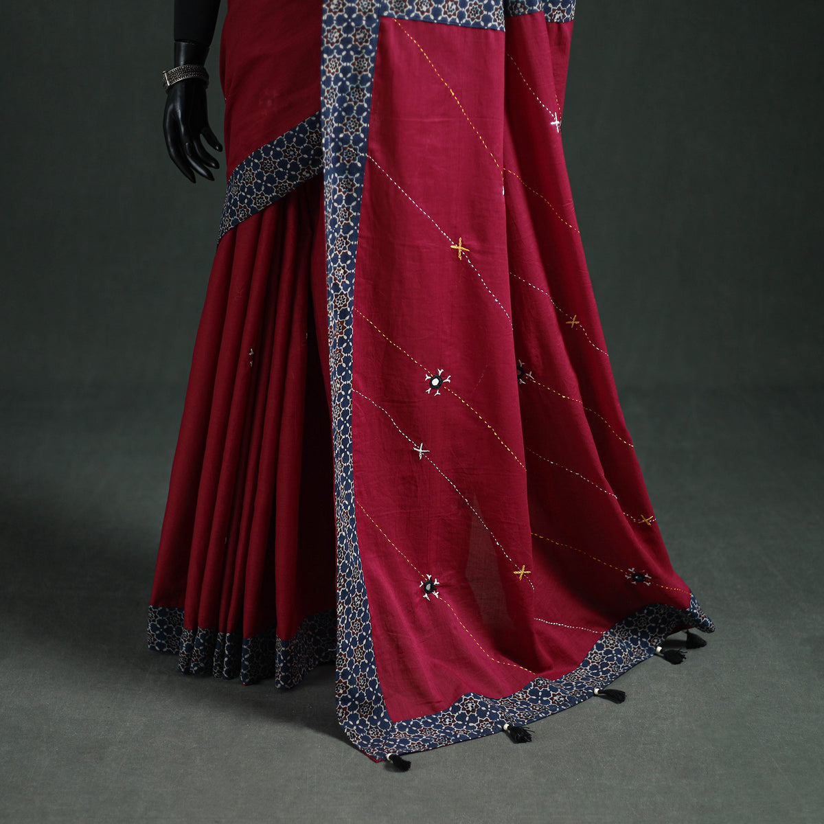 Tagai & Mirror Embroidered Ajrakh Patchwork Pure Mul Cotton Saree with Blouse Piece 07