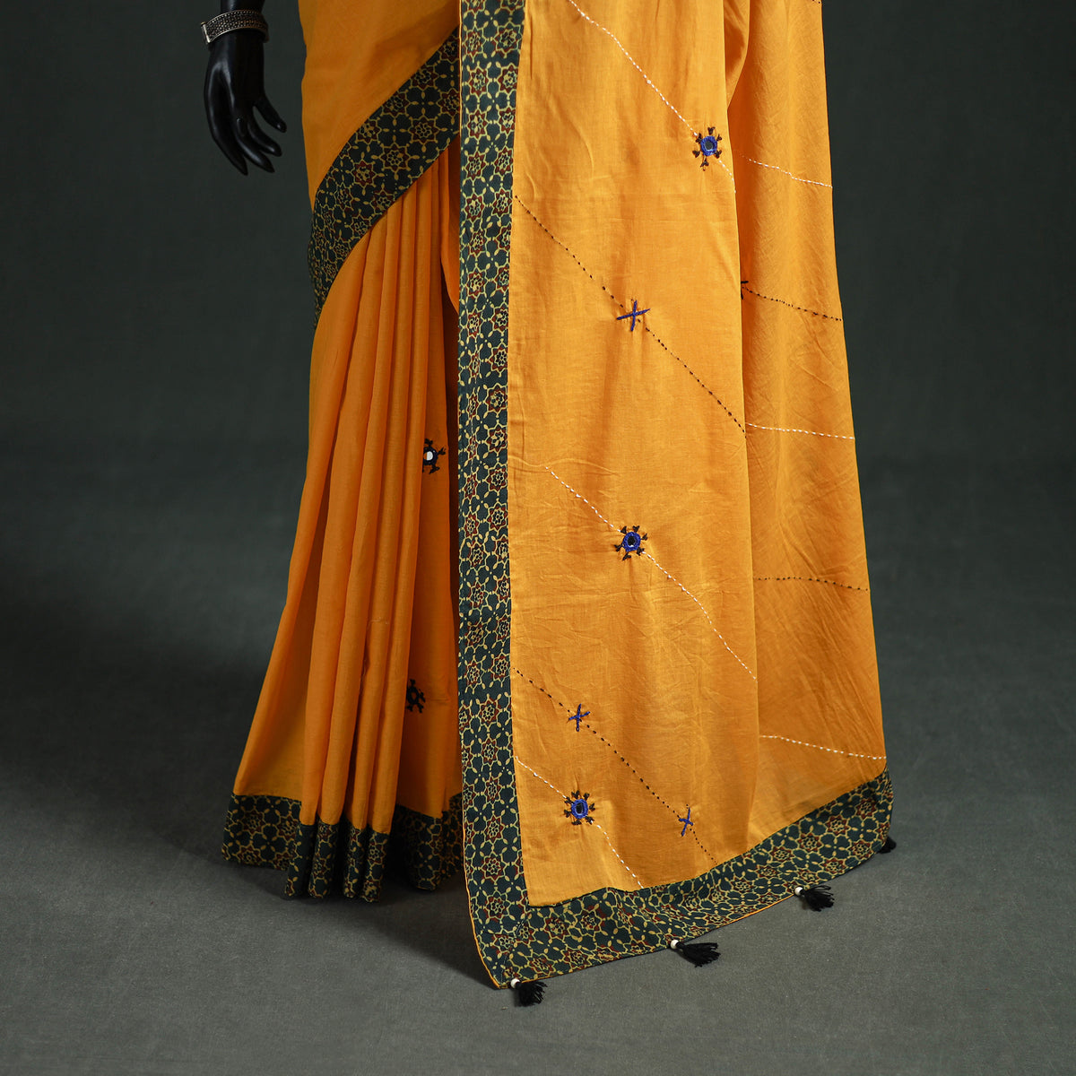 Tagai & Mirror Embroidered Ajrakh Patchwork Pure Mul Cotton Saree with Blouse Piece 09