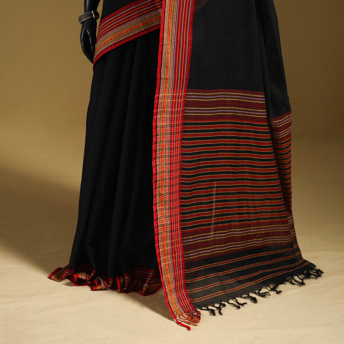 Black - Bengal Handwoven Cotton Begumpuri Saree 10
