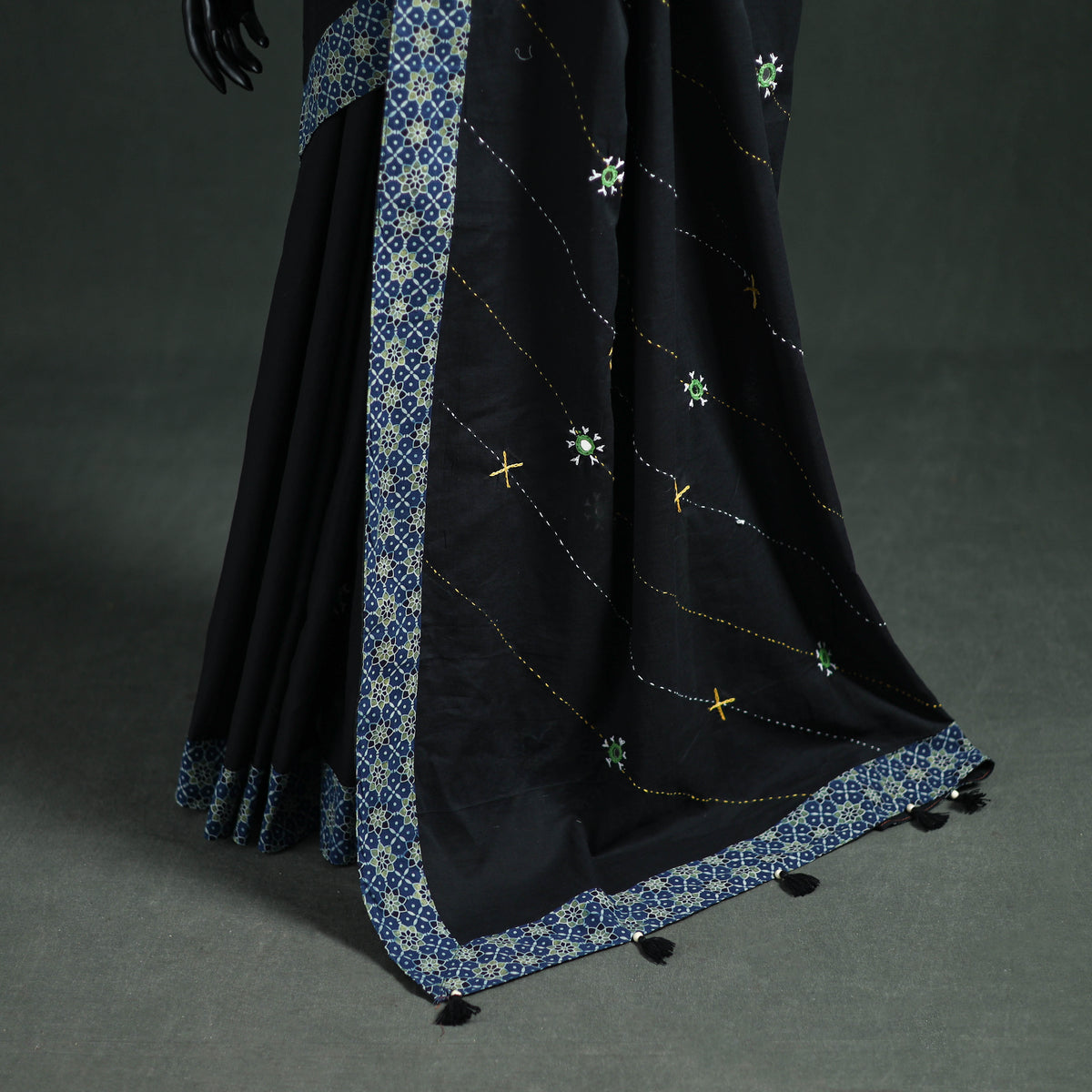 Tagai & Mirror Embroidered Ajrakh Patchwork Pure Mul Cotton Saree with Blouse Piece 18