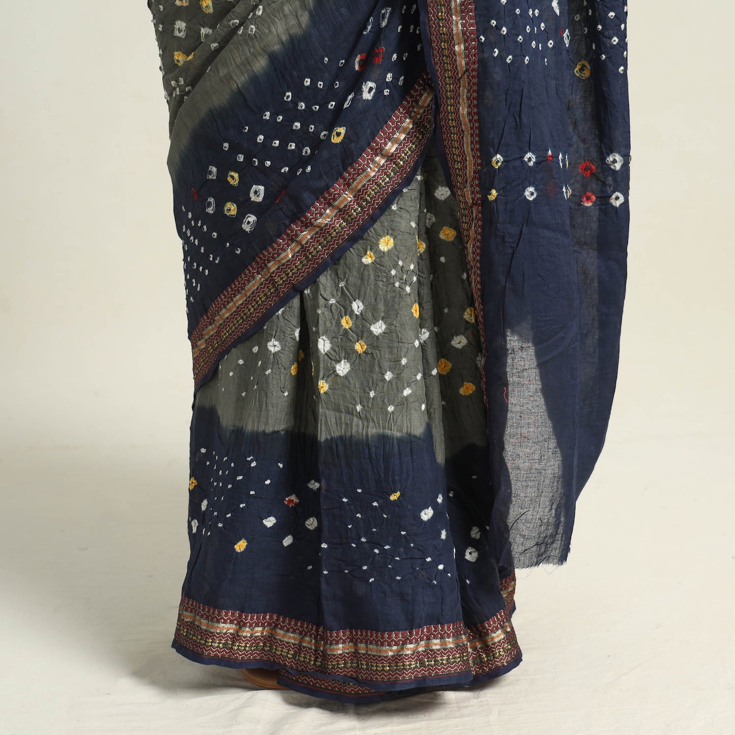 Grey - Kutch Tie-Dye Cotton Bandhani Saree with Blouse Piece 03