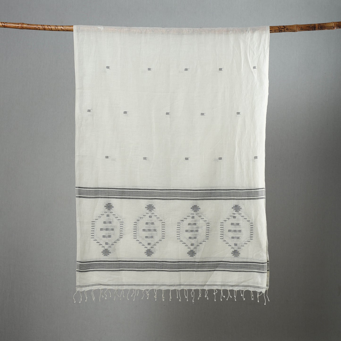 Handloom Cotton Burdwan Jamdani Stole with Tassels 02