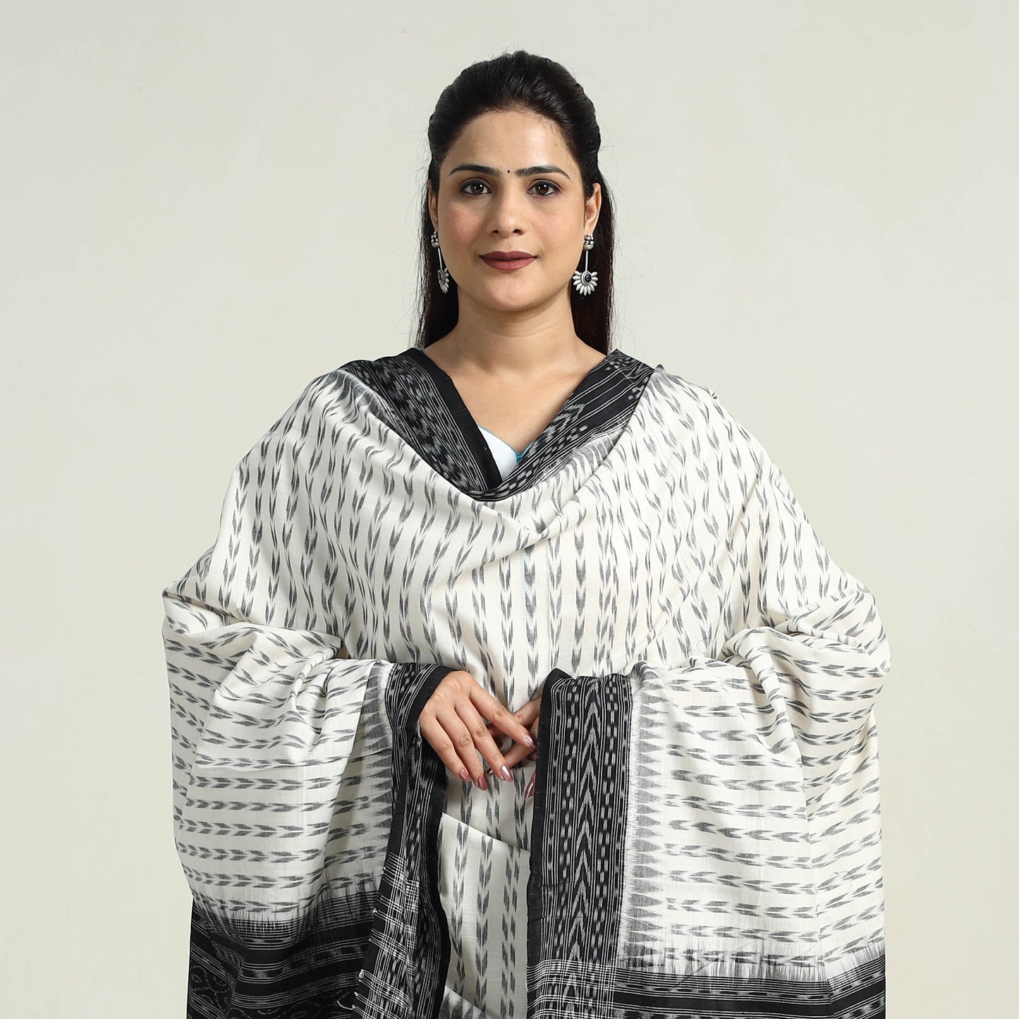 White - Sambalpuri Ikat Weave Handloom Cotton Dupatta 18