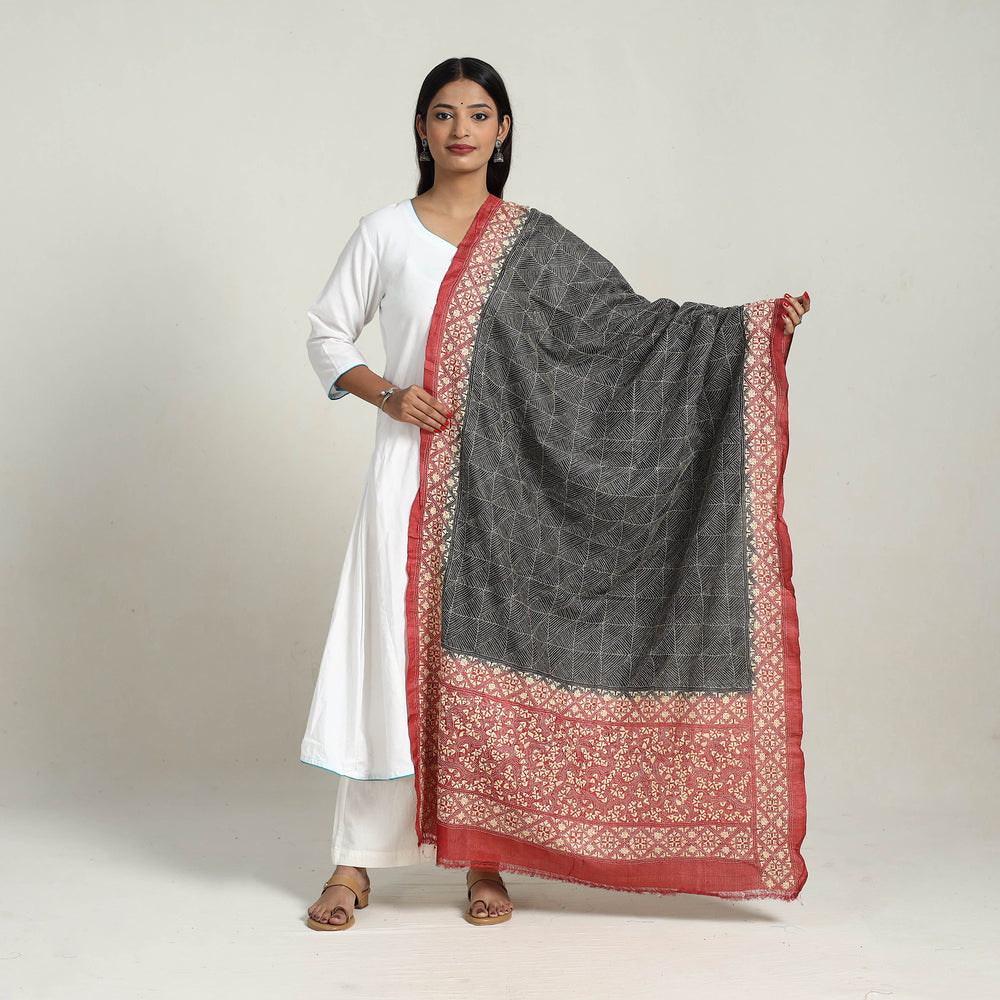 Black - Handloom Tussar Silk Bengal Kantha Embroidery Dupatta 18