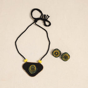 Green - handmade fabart necklace set 20 - handcrafted