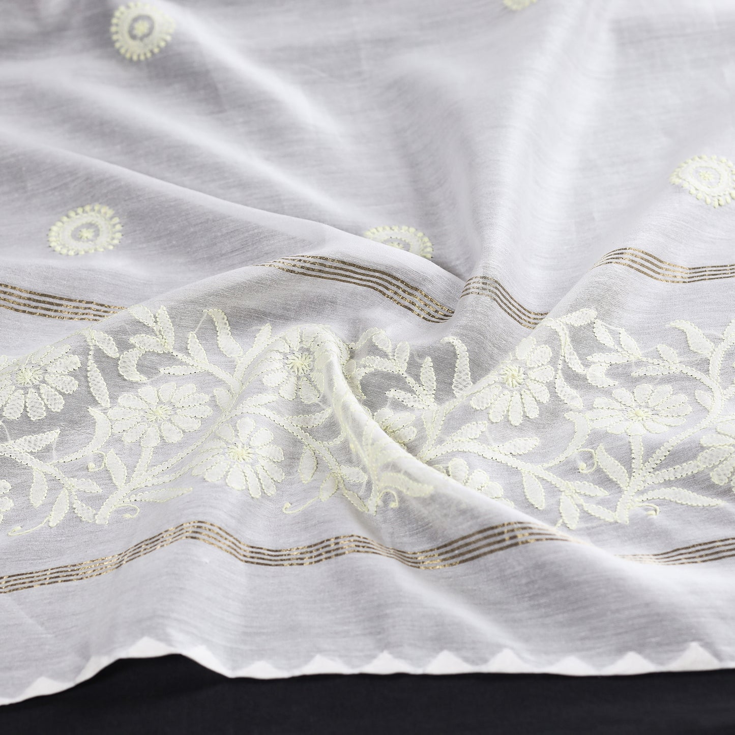 chikankari stole