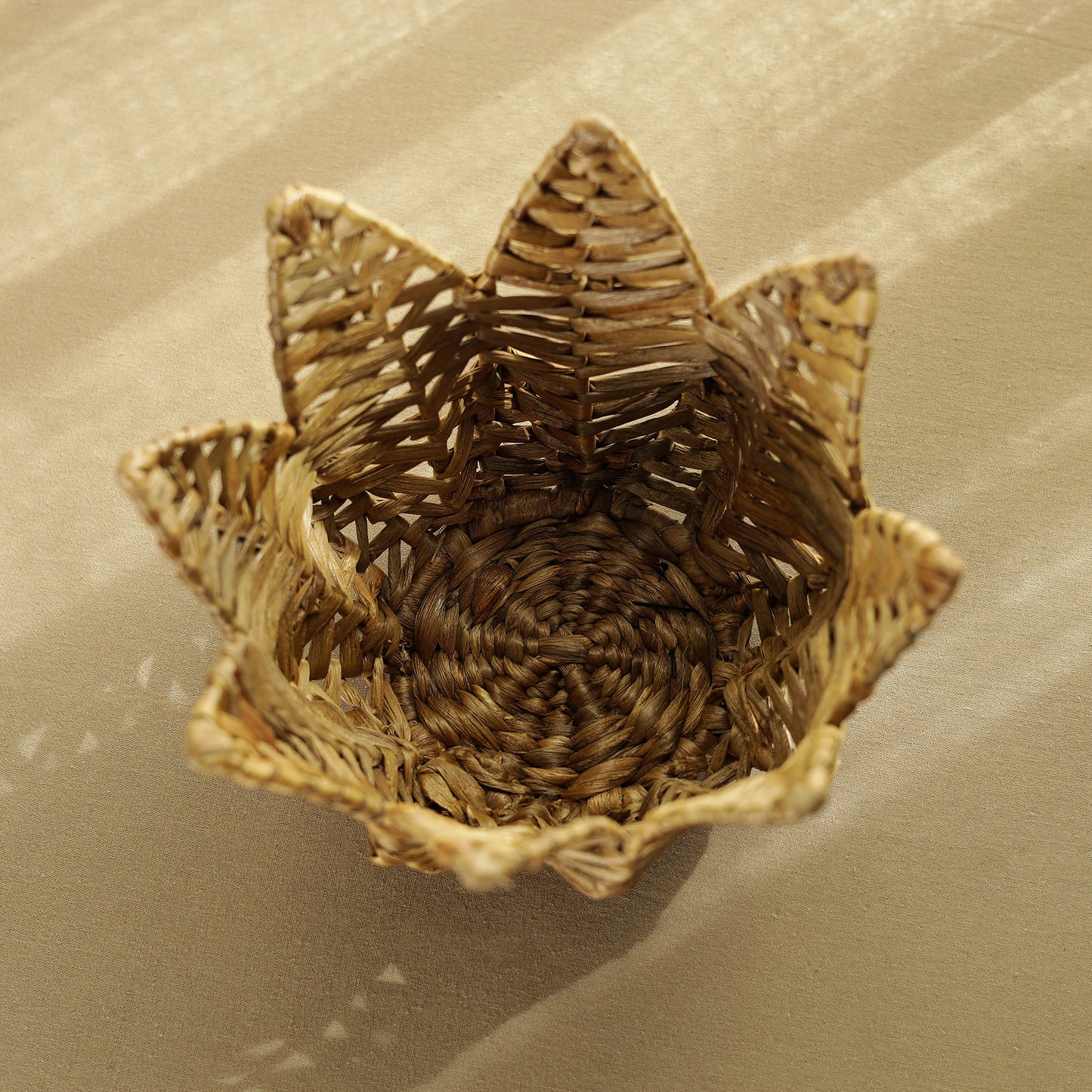 lotus Shape Handmade Water Hyacinth Basket 01