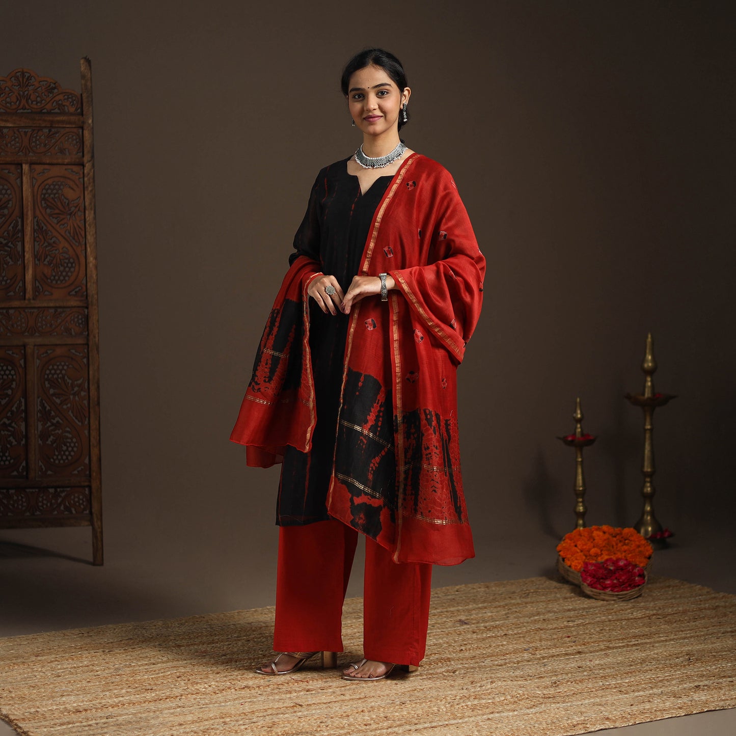 Black - chanderi silk shibori kurta set (set of 3) 10