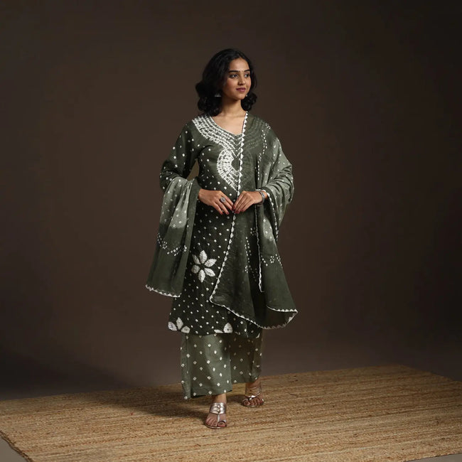 7 diwali outfit ideas for women 2025: dresses & styling