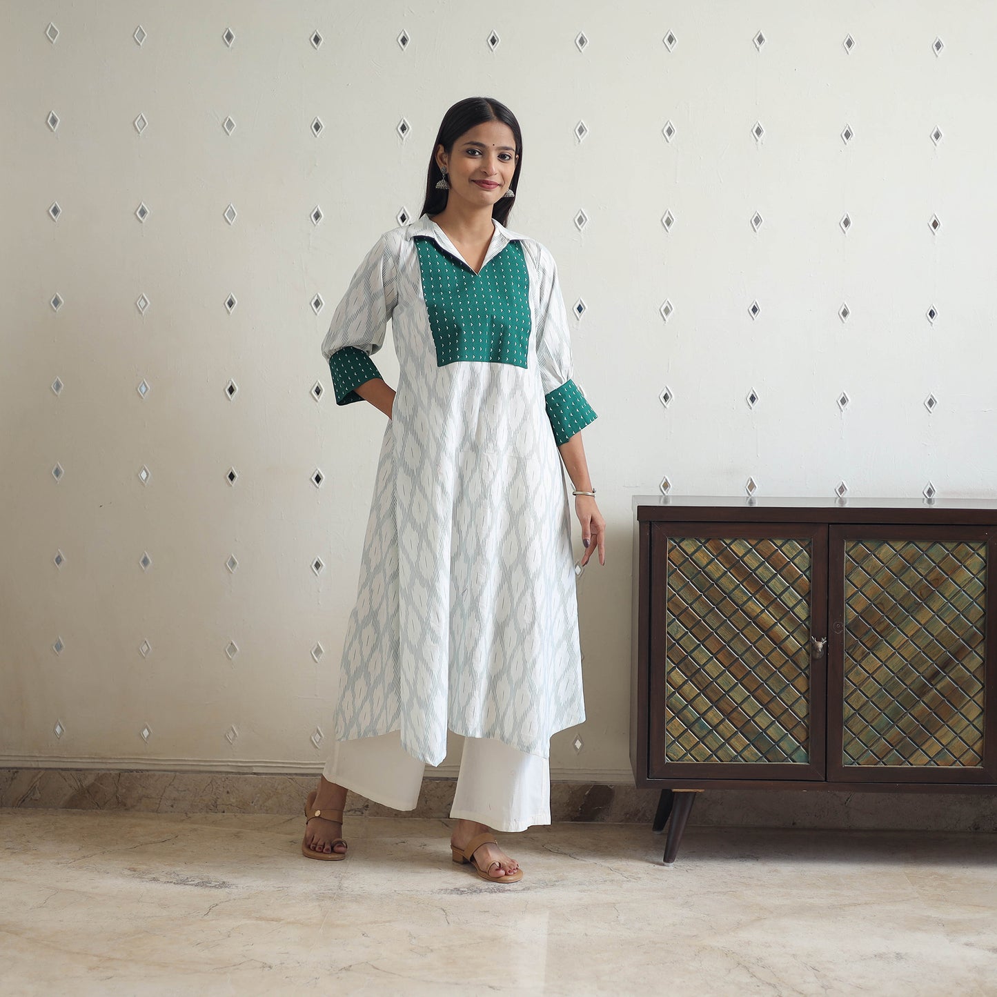 White - Handloom Cotton Pochampally Ikat Kurta with Patchwork 01