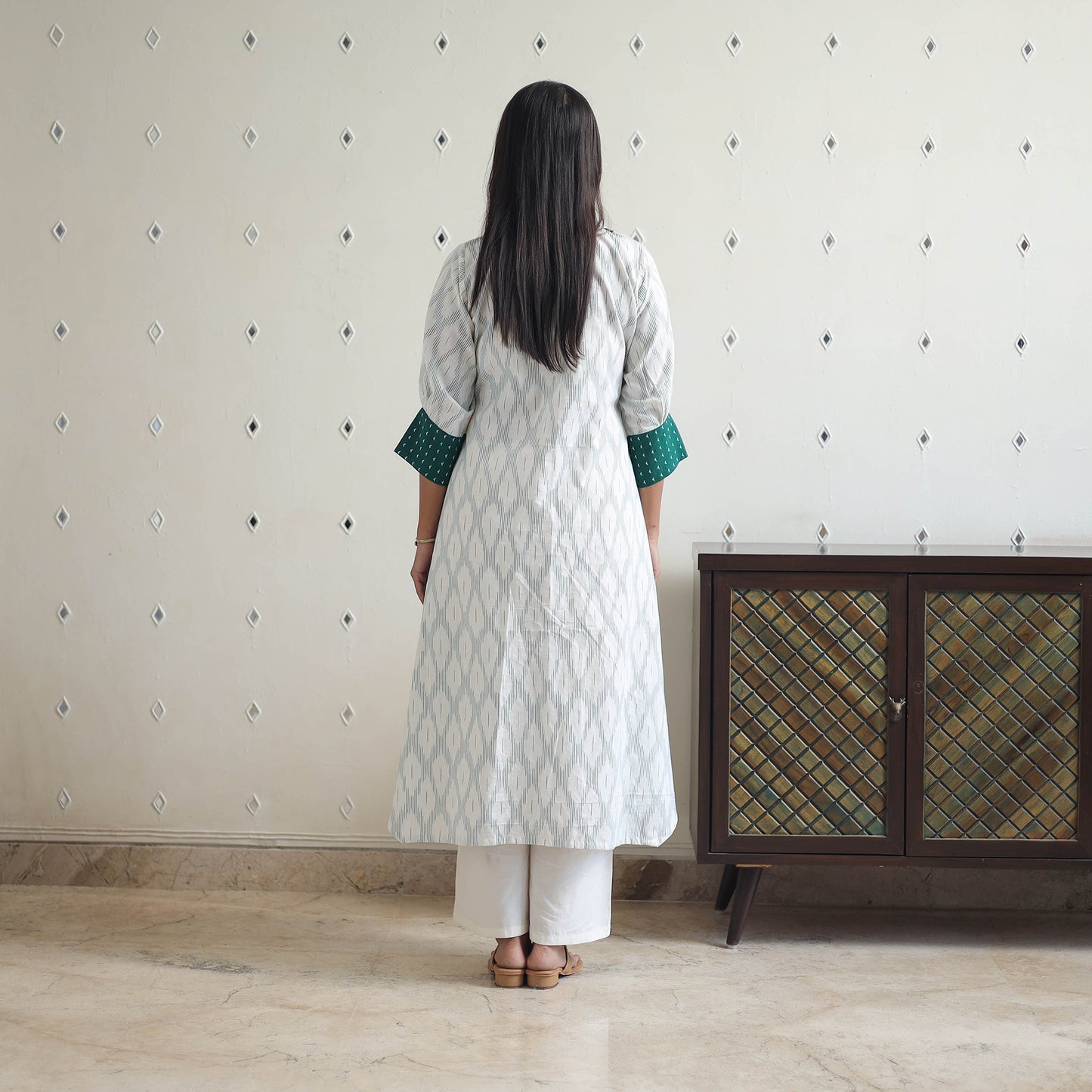 White - Handloom Cotton Pochampally Ikat Kurta with Patchwork 01