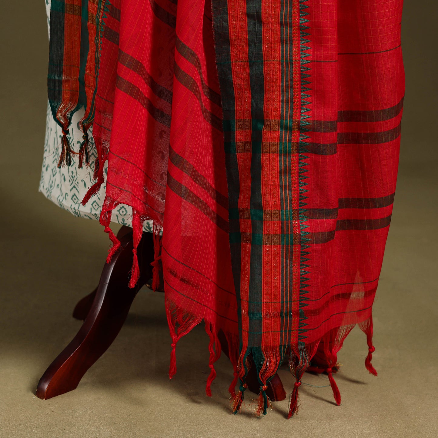 Red - dharwad cotton dupatta with zari border 05