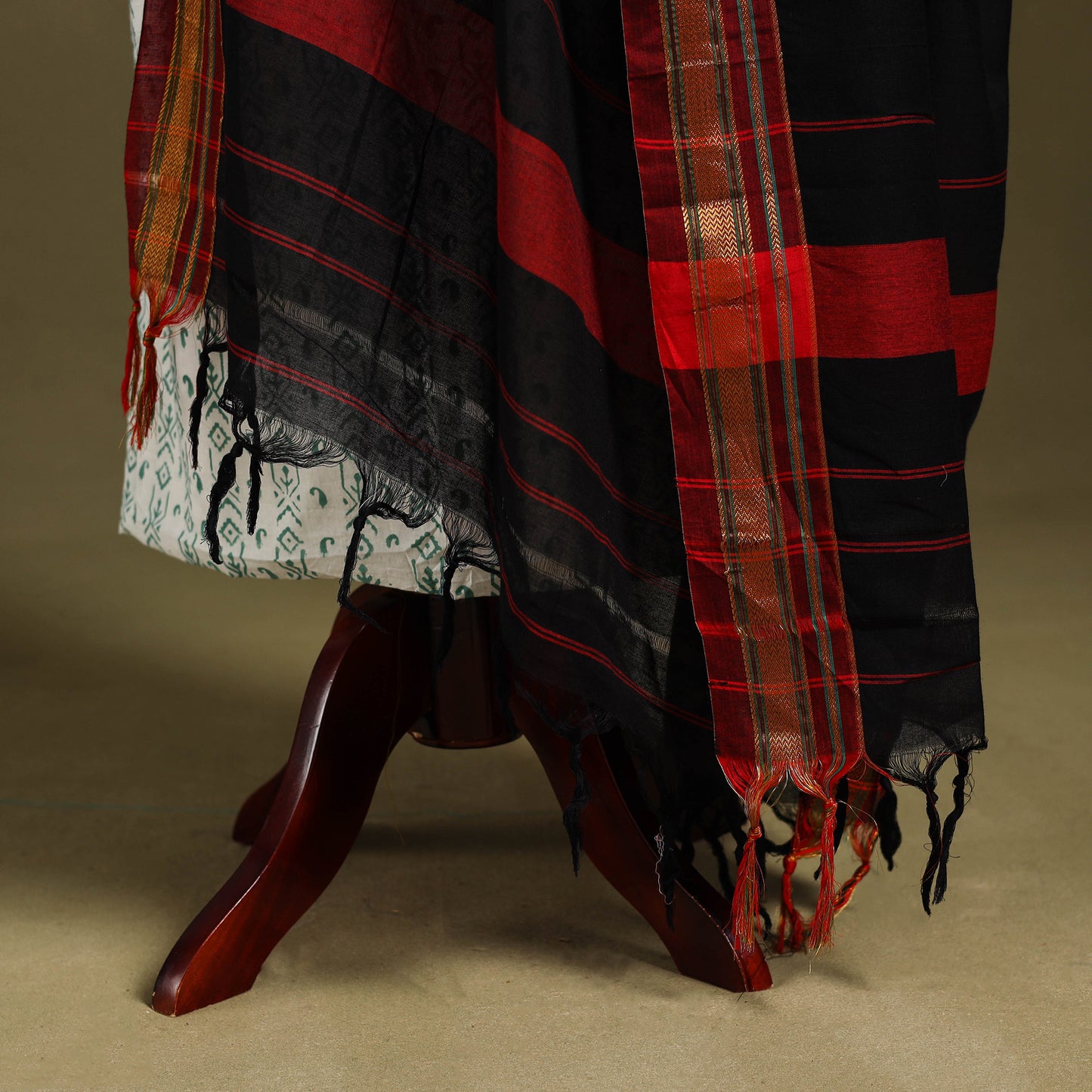 Black - dharwad cotton dupatta with zari border 06