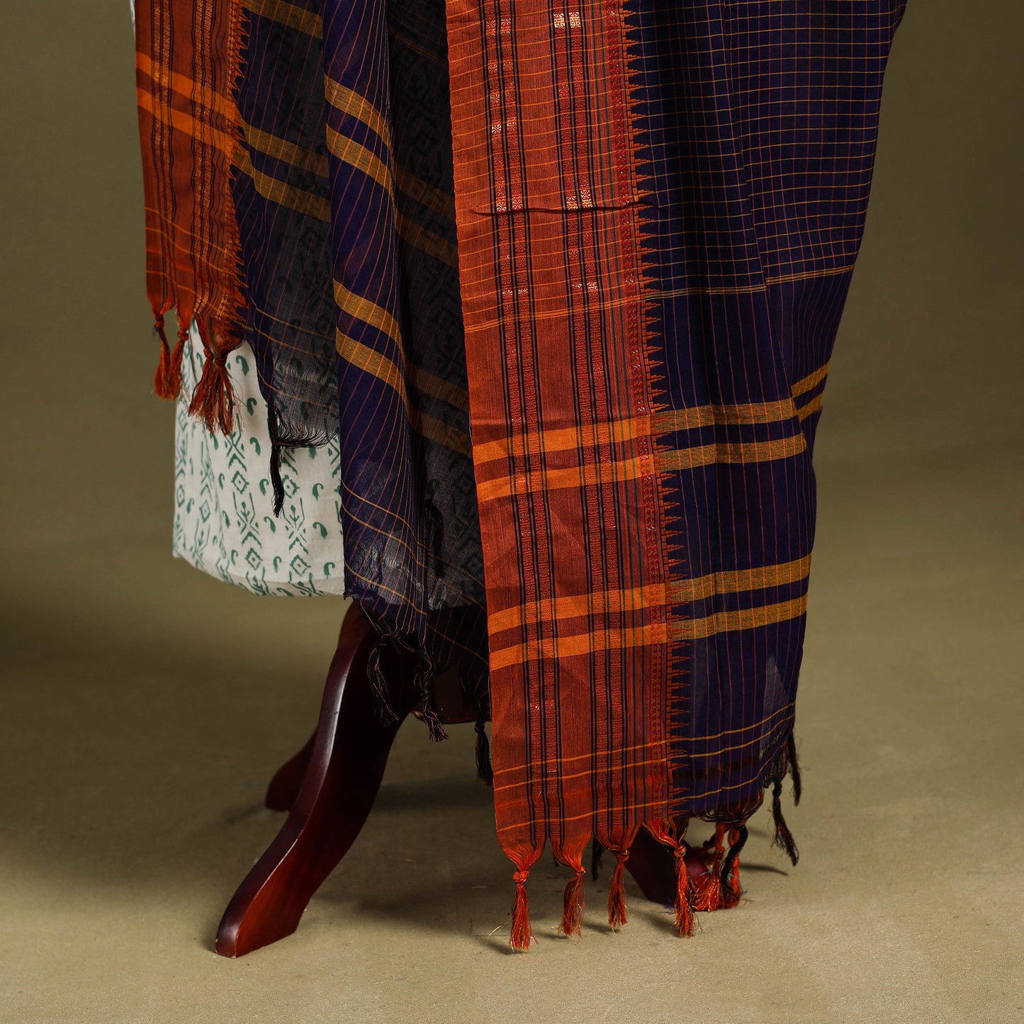 Purple - dharwad cotton dupatta with zari border 09