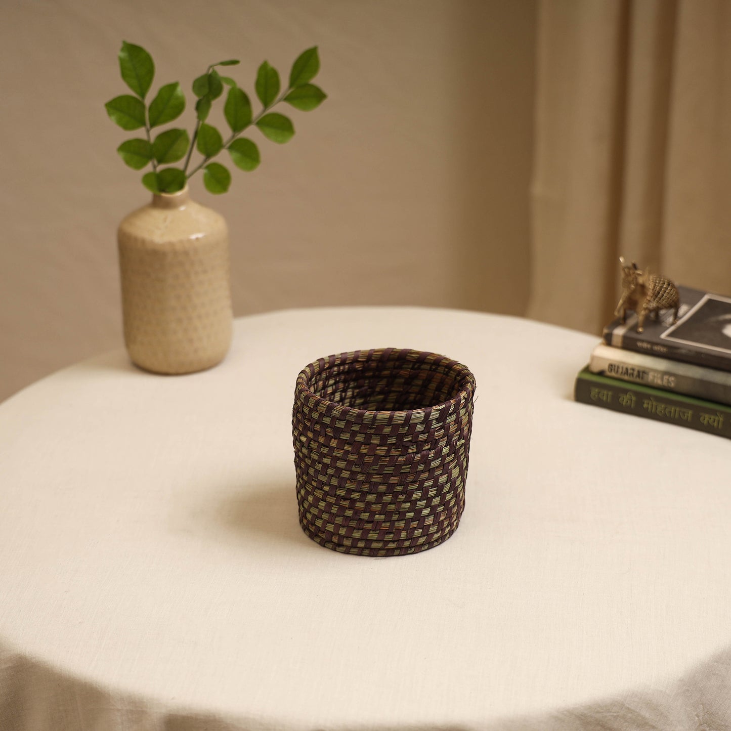 Brown - Handcrafted Eco-Friendly Sabai Grass Pen Stand 01