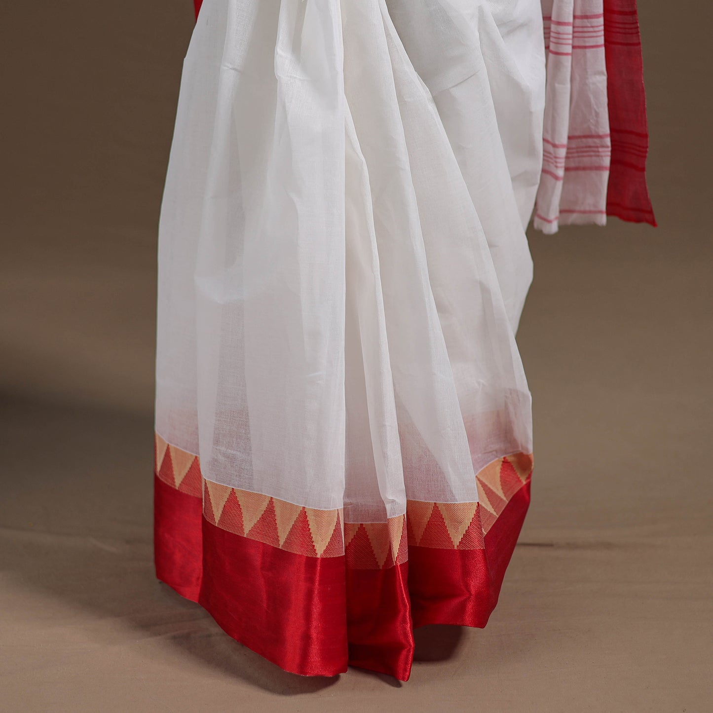 White - Durga Pooja Special - Handloom Cotton Phulia Jamdani Saree 04