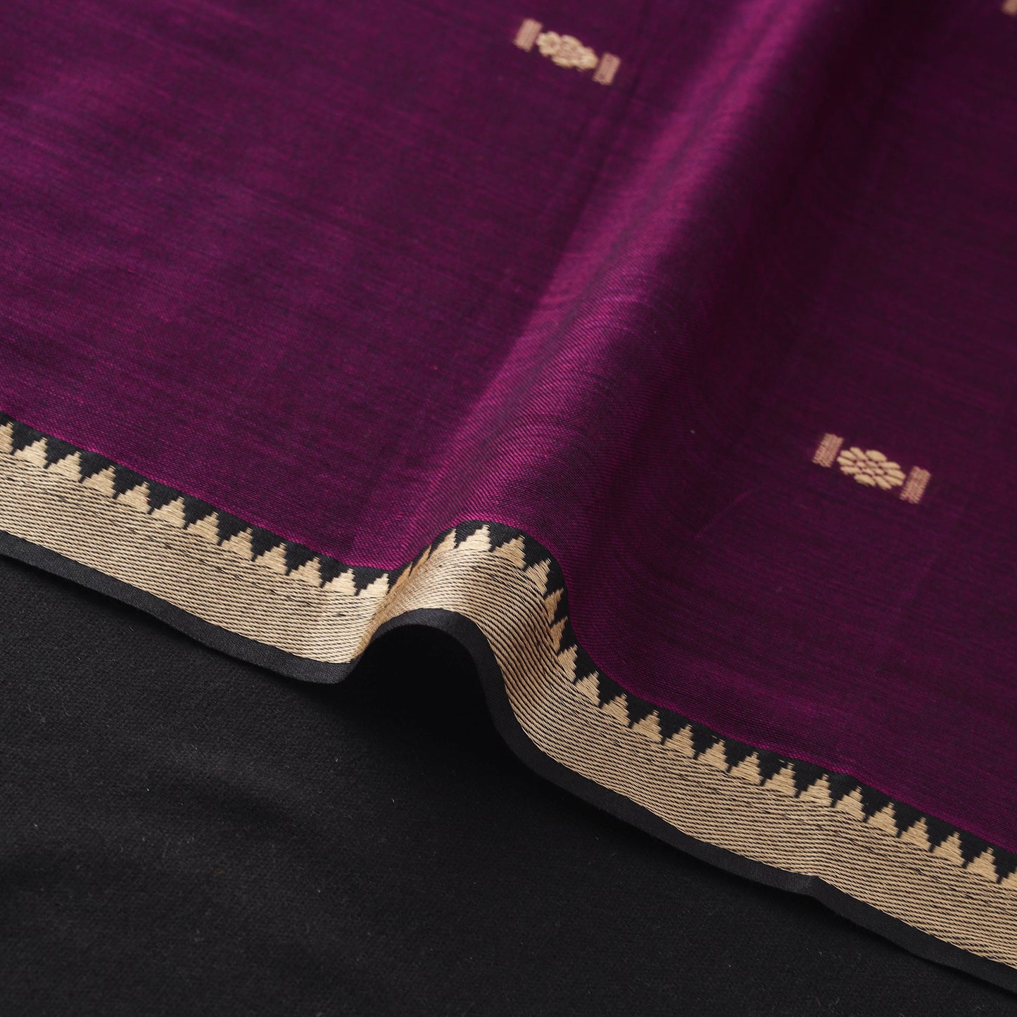 Dharwad Mercerised Cotton Thread Buta Fabric 04