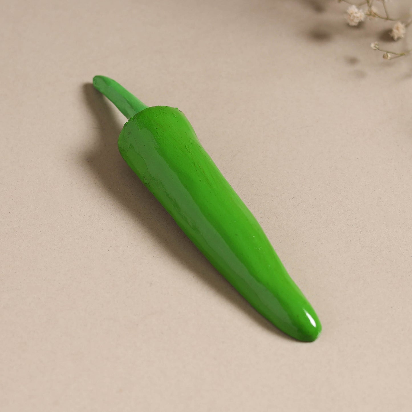 Green chilli - handpainted terracotta magnet 01