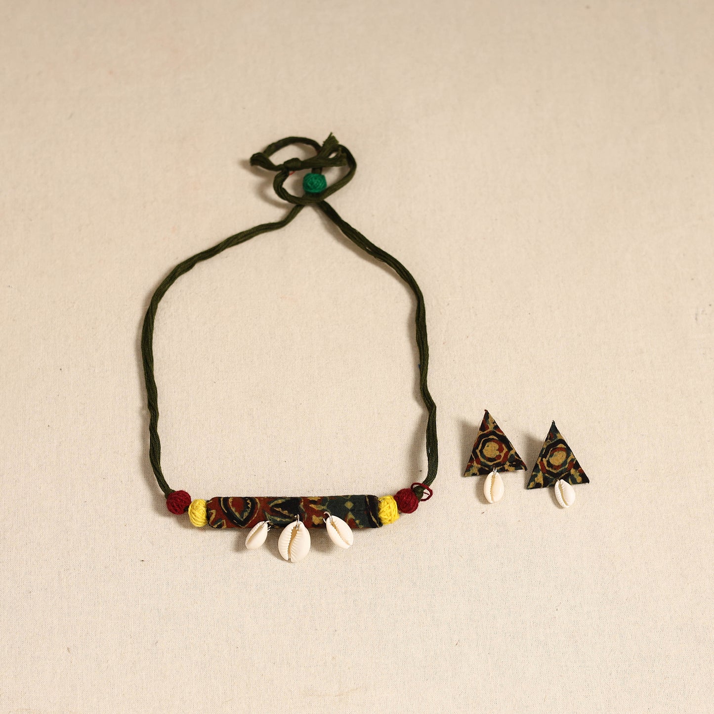 Green - handmade fabart shell necklace set 18 - handcrafted