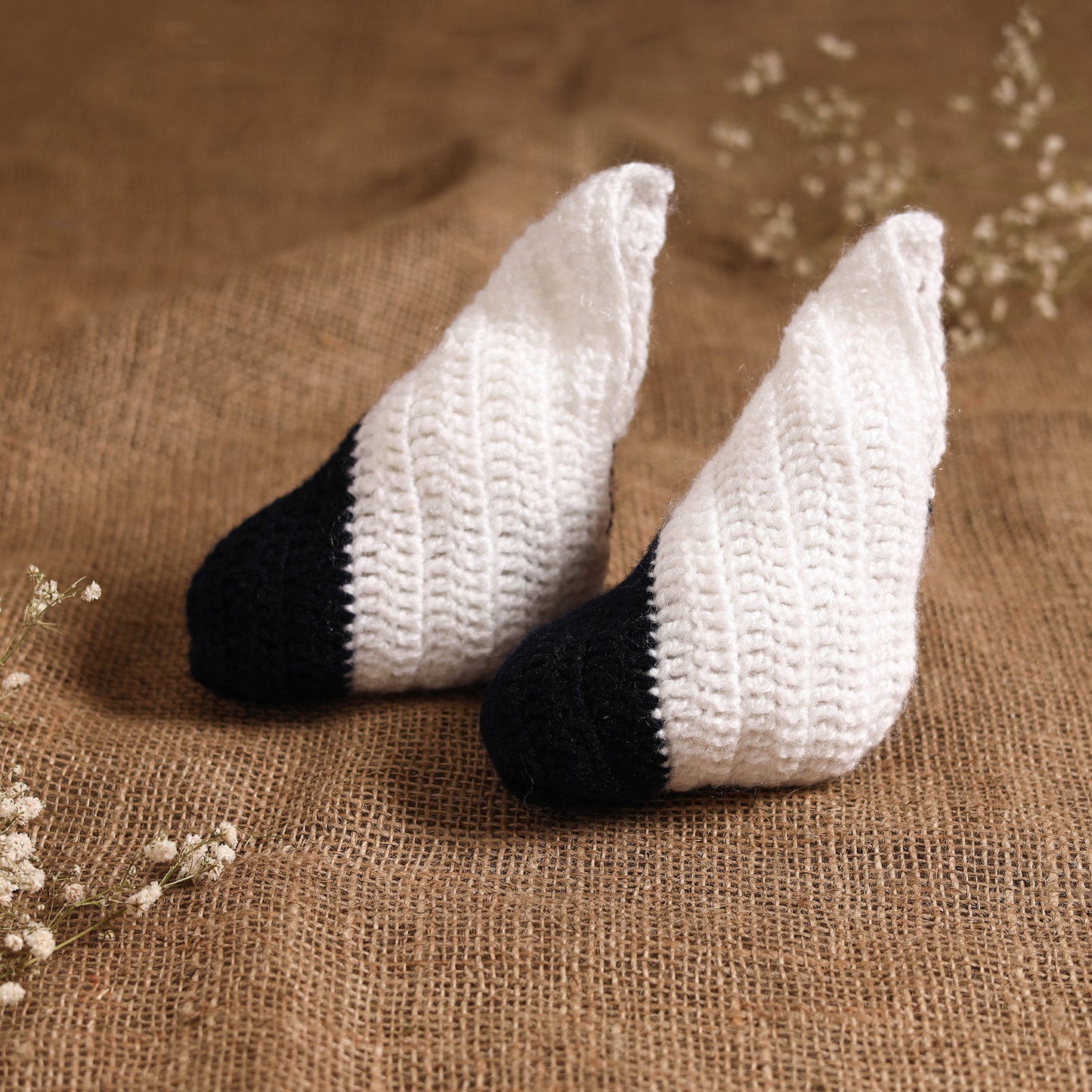 White - hand knitted woollen socks for kids (6-12 months)