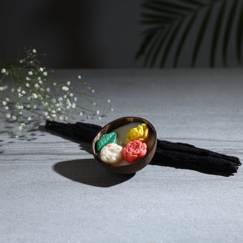 Handcrafted Eco-Friendly Coconut Shell Rose Soy Scented Candle For Gifting 08