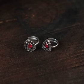 Red - antique silver finish oxidised toe rings (adjustable)