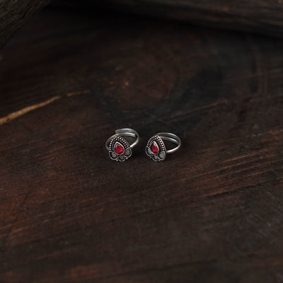 Red - antique silver finish oxidised toe rings (adjustable)