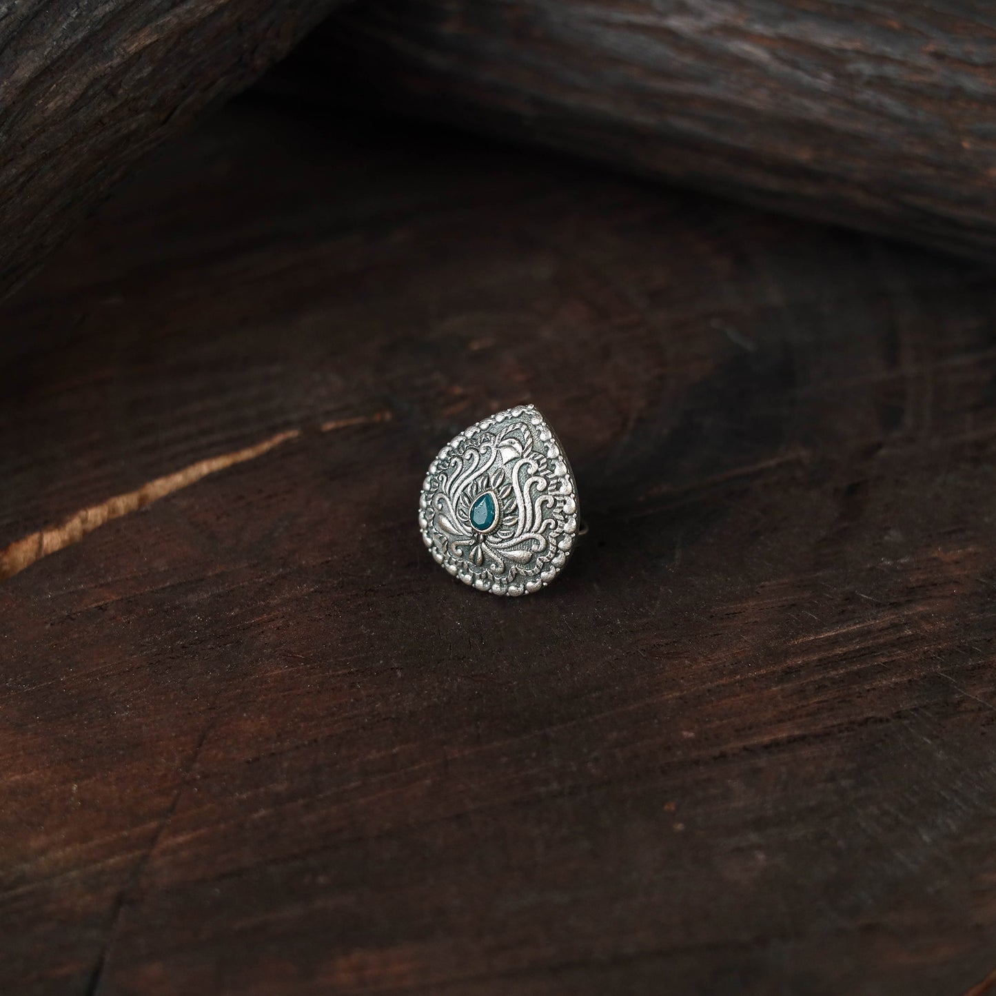 White - antique silver finish oxidised stone work ring 55