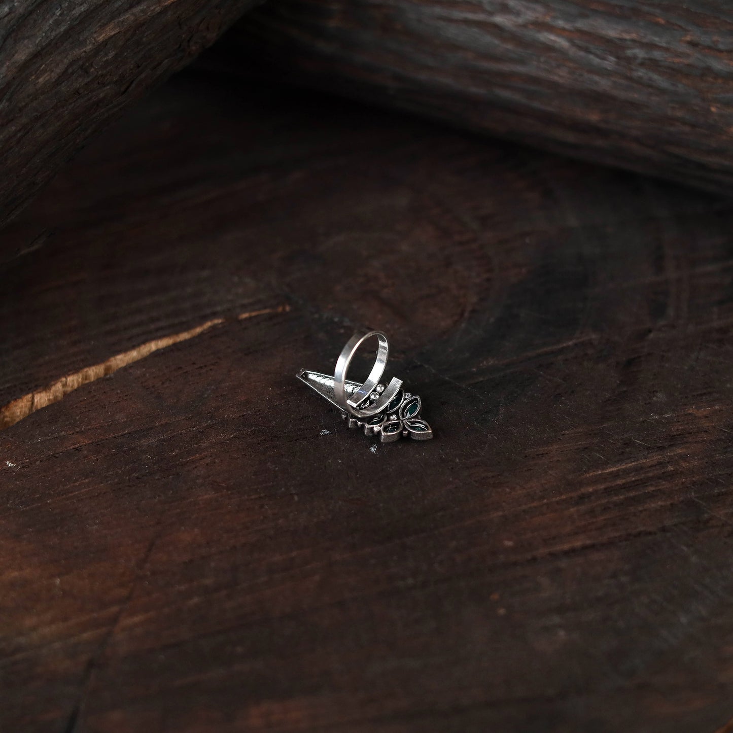 Green - antique silver finish oxidised stone work ring 59