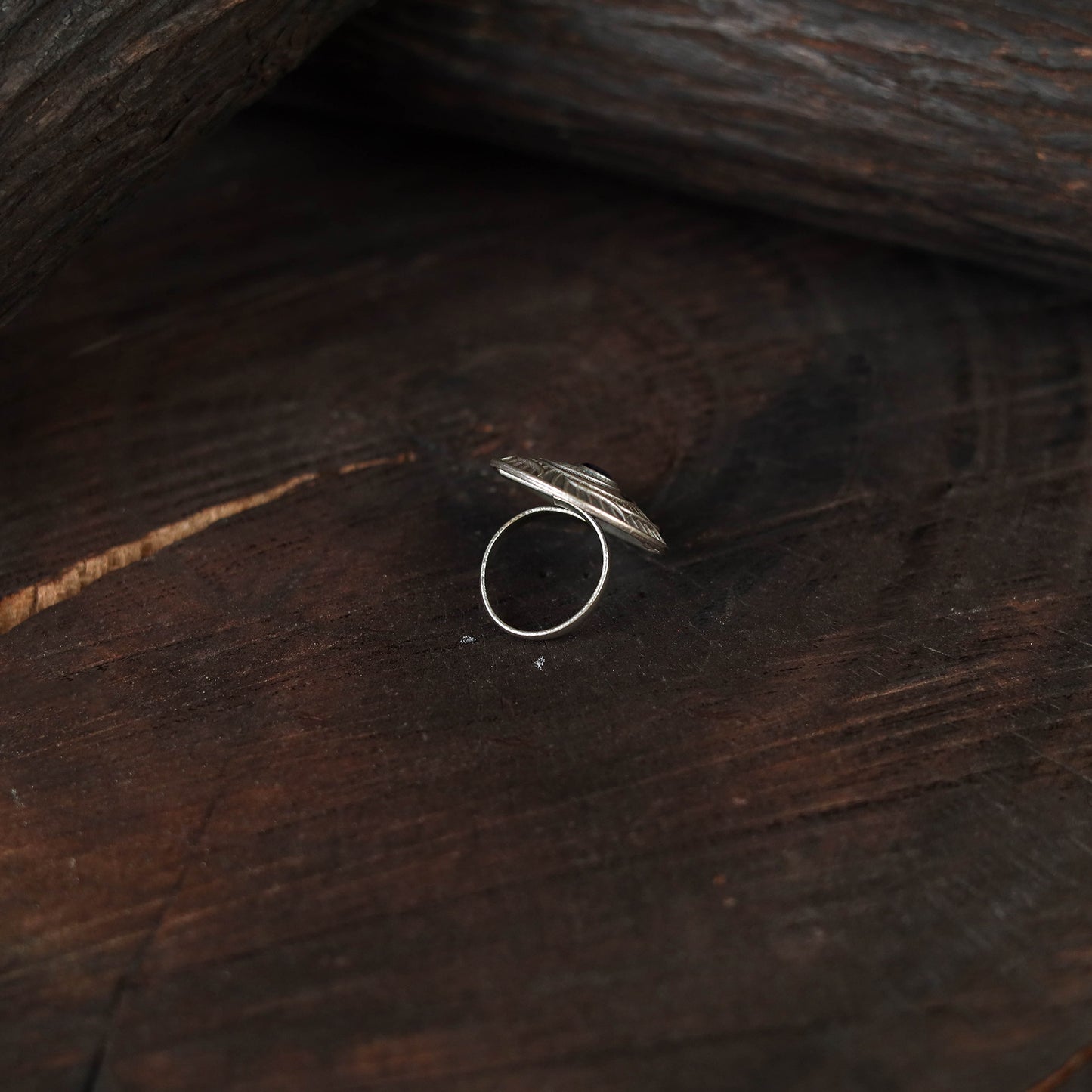 White - antique silver finish oxidised stone work ring 84