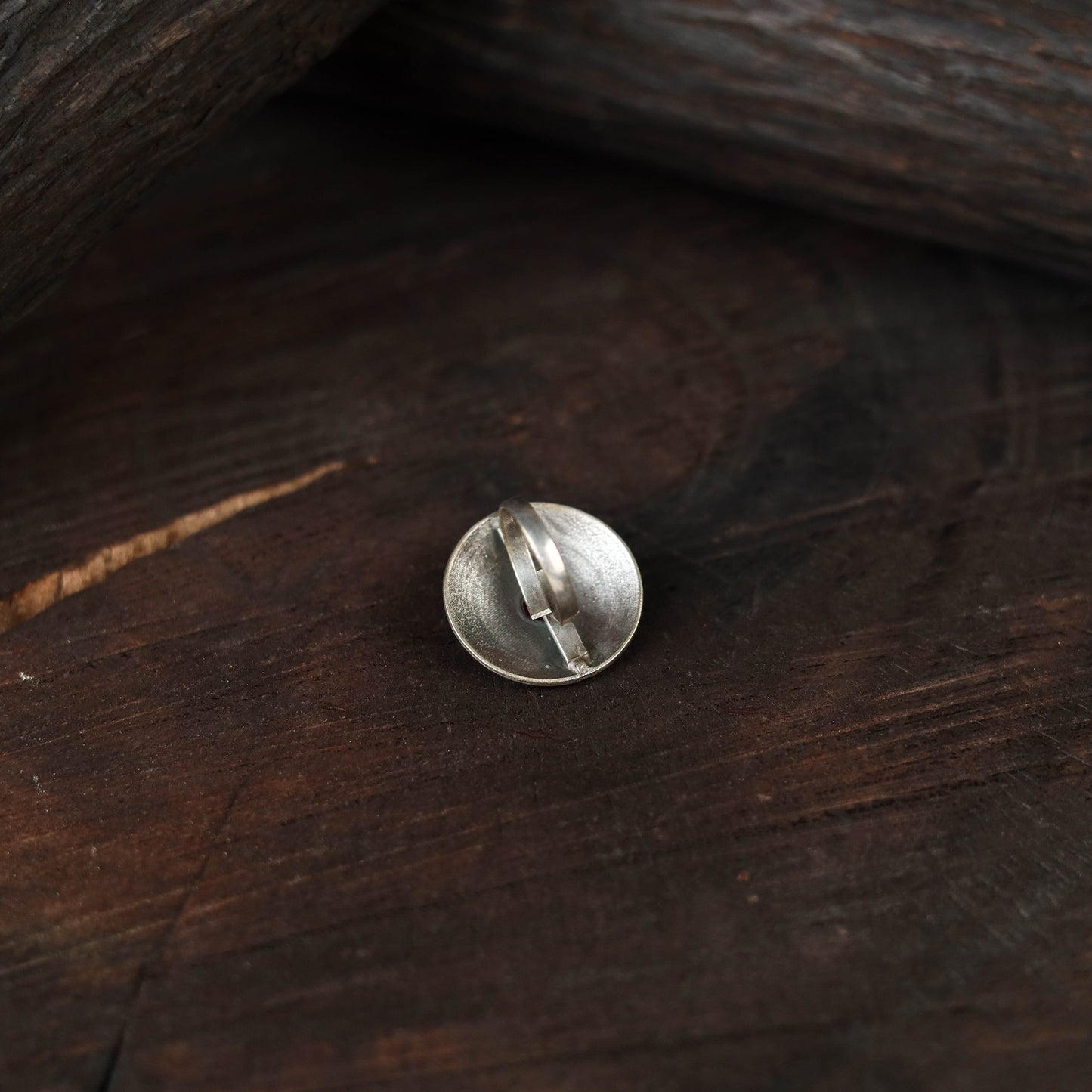 White - antique silver finish oxidised stone work ring 87