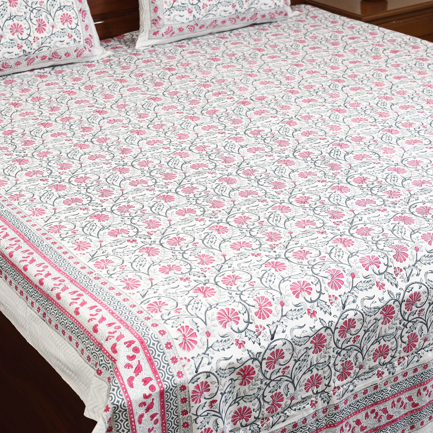 White - cotton double sanganeri bed sheet set (108 x 90 in)