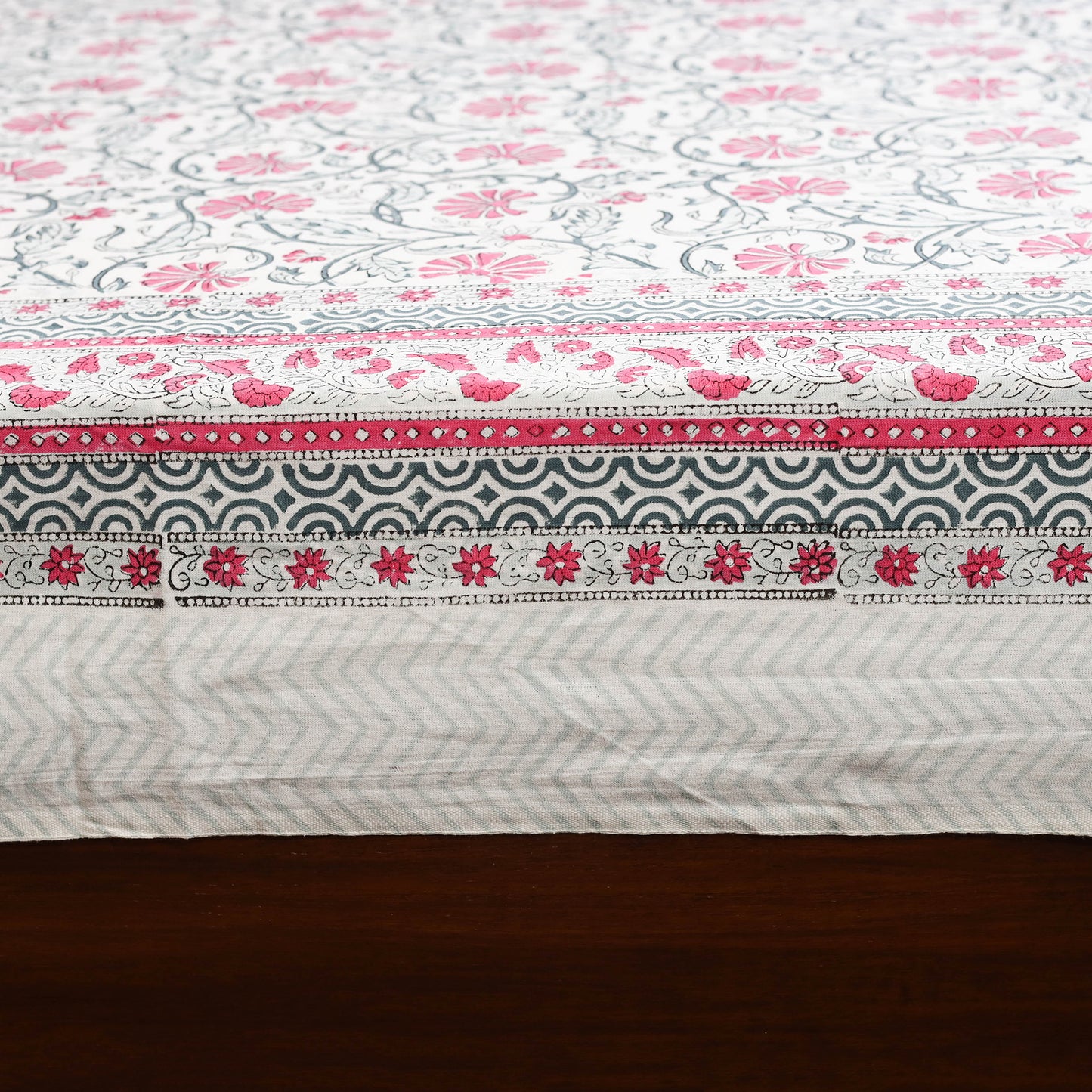 White - cotton double sanganeri bed sheet set (108 x 90 in)