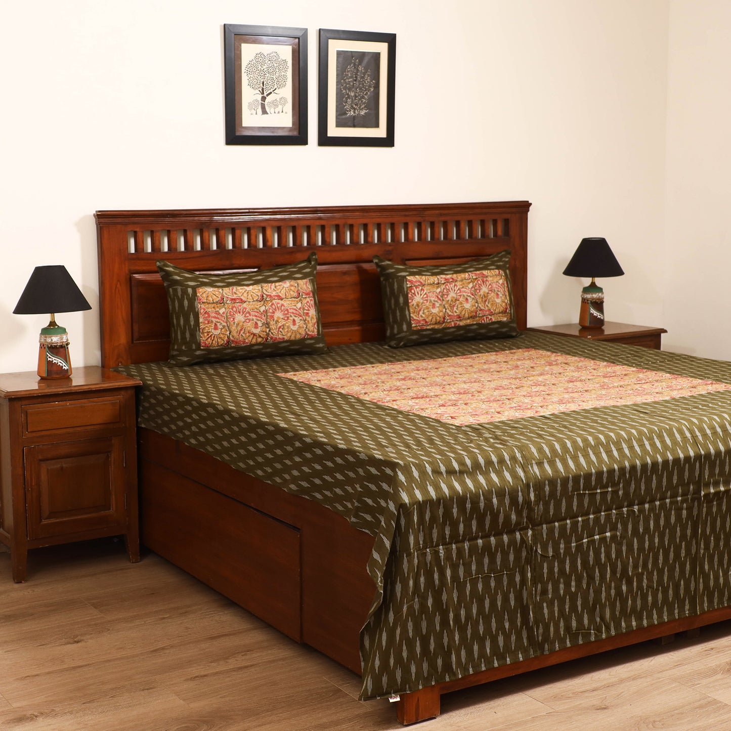 Pochampally Ikat with Kalamkari Patch Cotton Double Bedsheet Set (108 x 90 in) 01