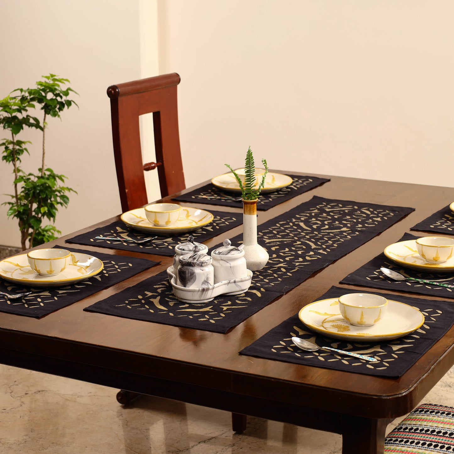 Applique Cut Work Table Runner with Table Mat Set 05