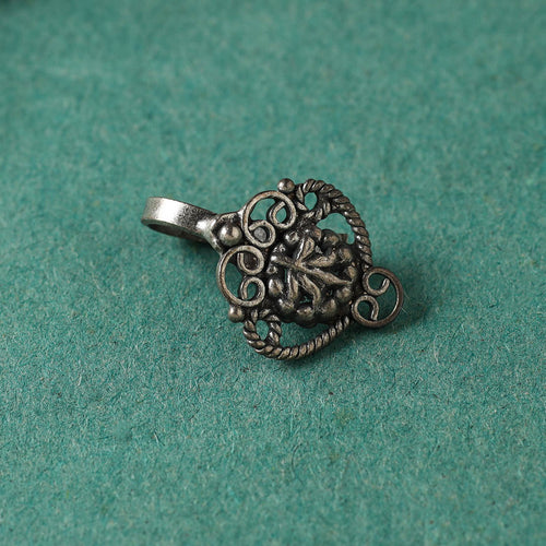 silver nose pin