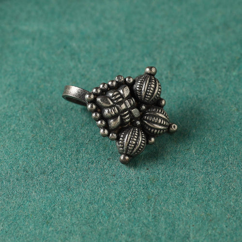 silver nose pin