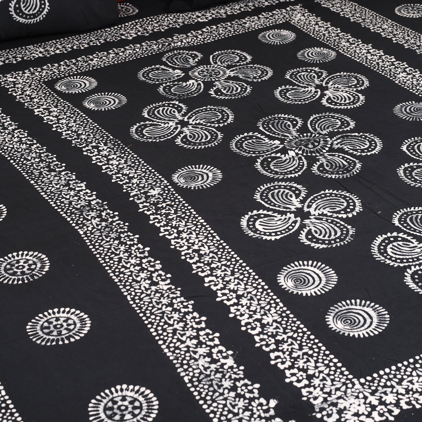 Hand Block Batik Print Cotton Double Bedsheet Set (108 x 90 in) 04