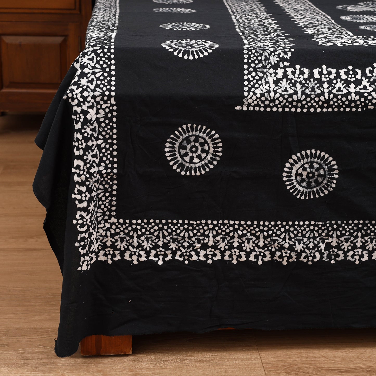 Hand Block Batik Print Cotton Double Bedsheet Set (108 x 90 in) 04