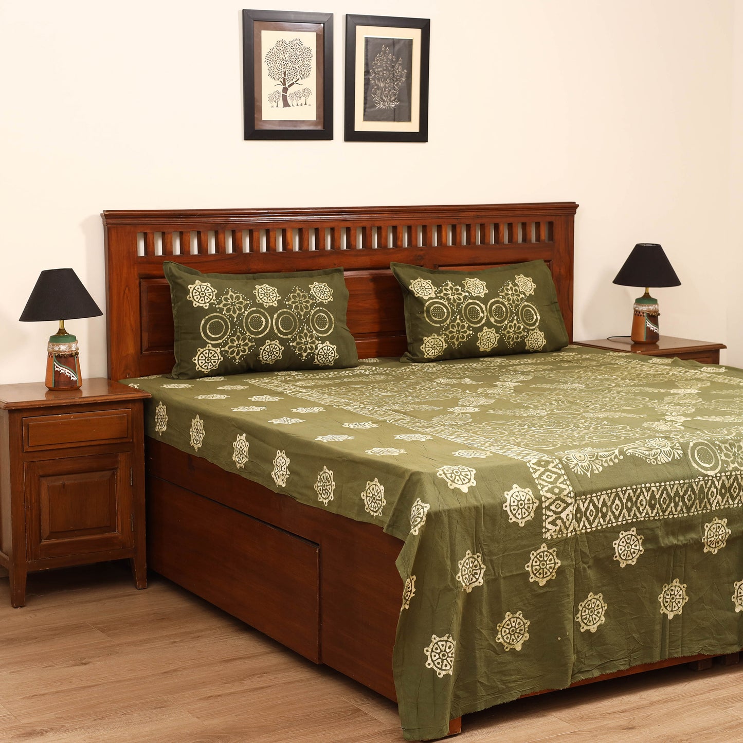 Hand Block Batik Print Cotton Double Bedsheet Set (108 x 90 in) 06