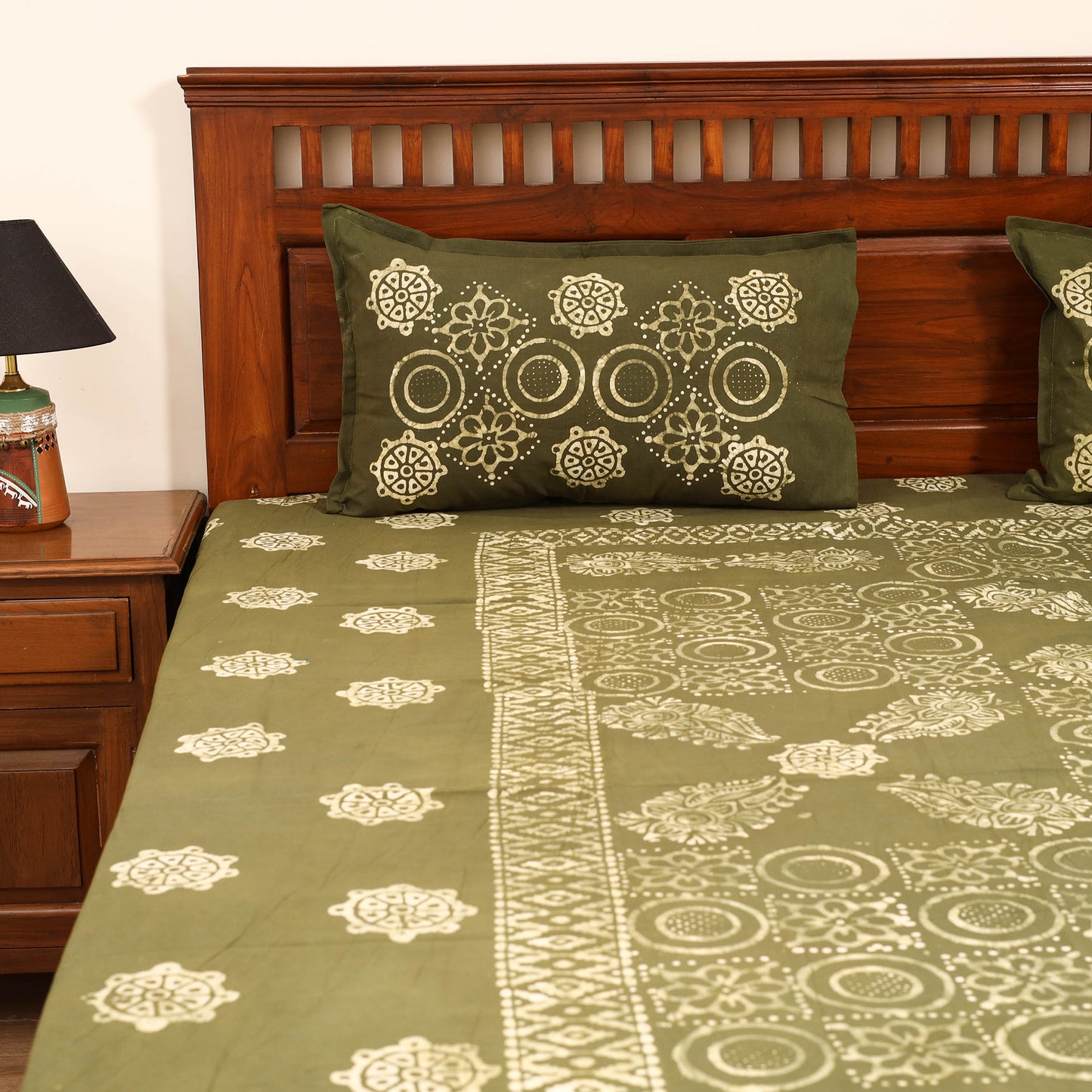 Hand Block Batik Print Cotton Double Bedsheet Set (108 x 90 in) 06