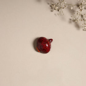 Onion - handpainted terracotta magnet 02 - handcrafted