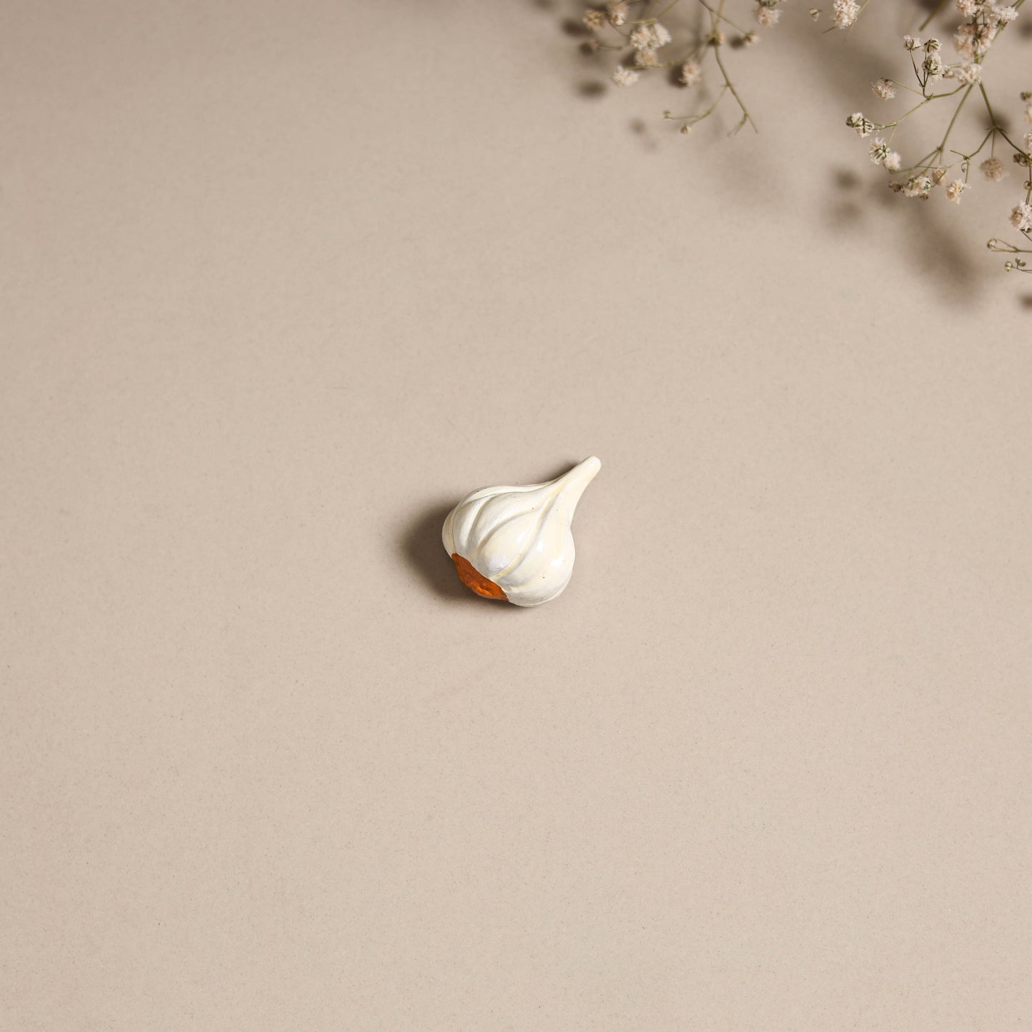 Garlic - handpainted terracotta magnet 06 - handcrafted