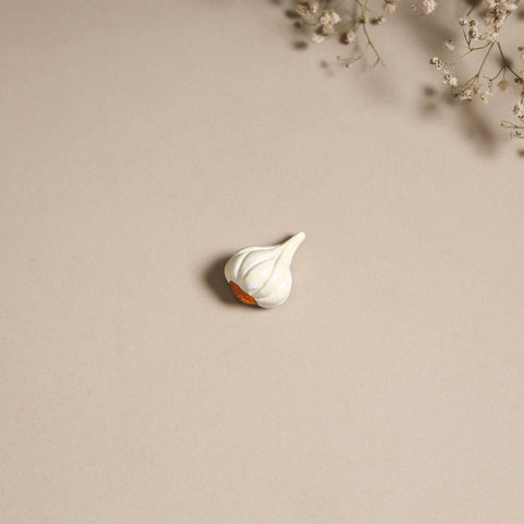 Garlic - handpainted terracotta magnet 06 - handcrafted