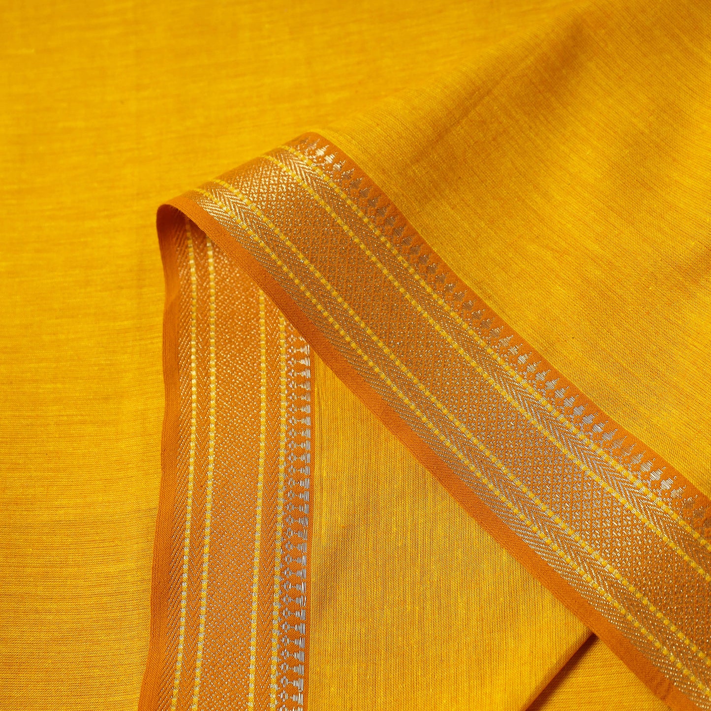 2023/1495-1 29    Prewashed Dharwad Cotton Thread Border Fabric