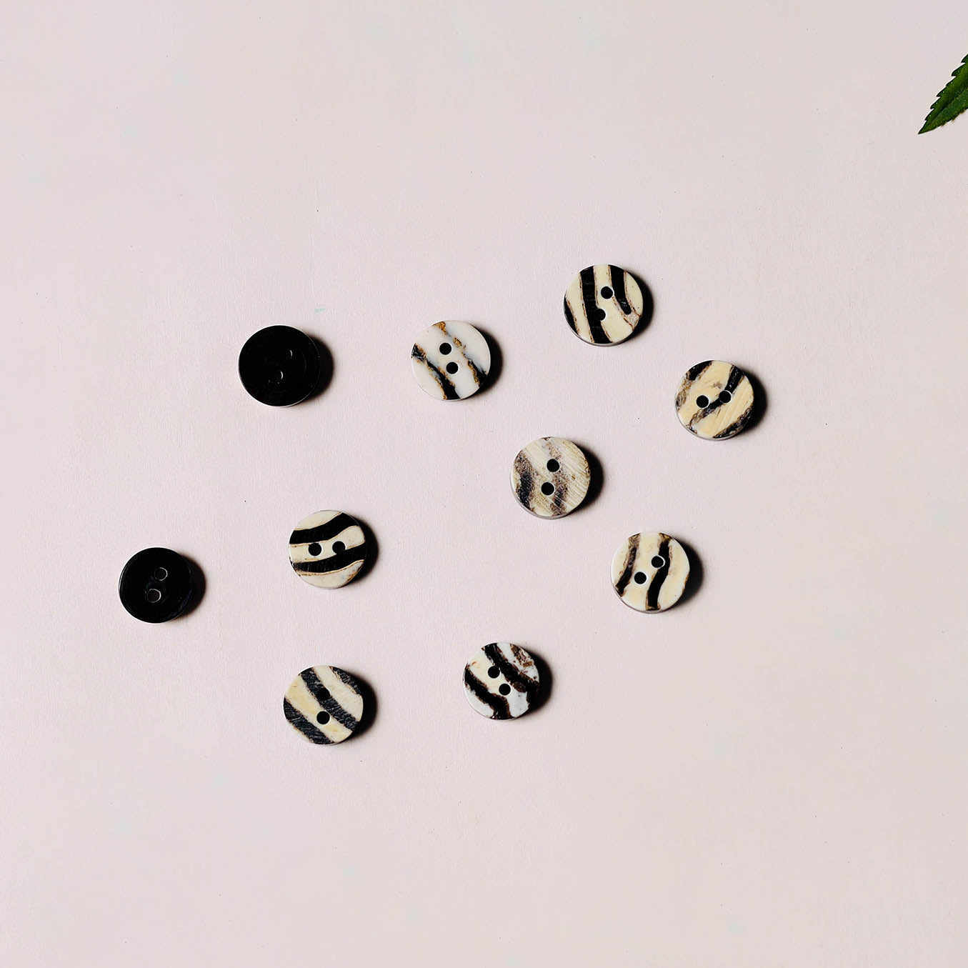 1.2cm hand carved horn clothing button (set of 10) 01